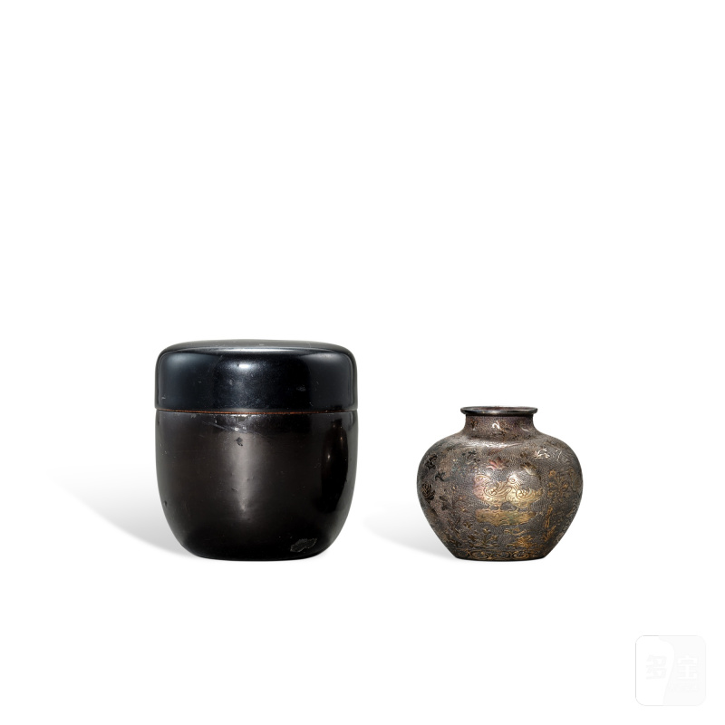 A small parcel-gilt silver 'mandarin duck' jar, Tang dynasty | 唐 局部銀鎏金鏨刻鴛鴦紋小罐
